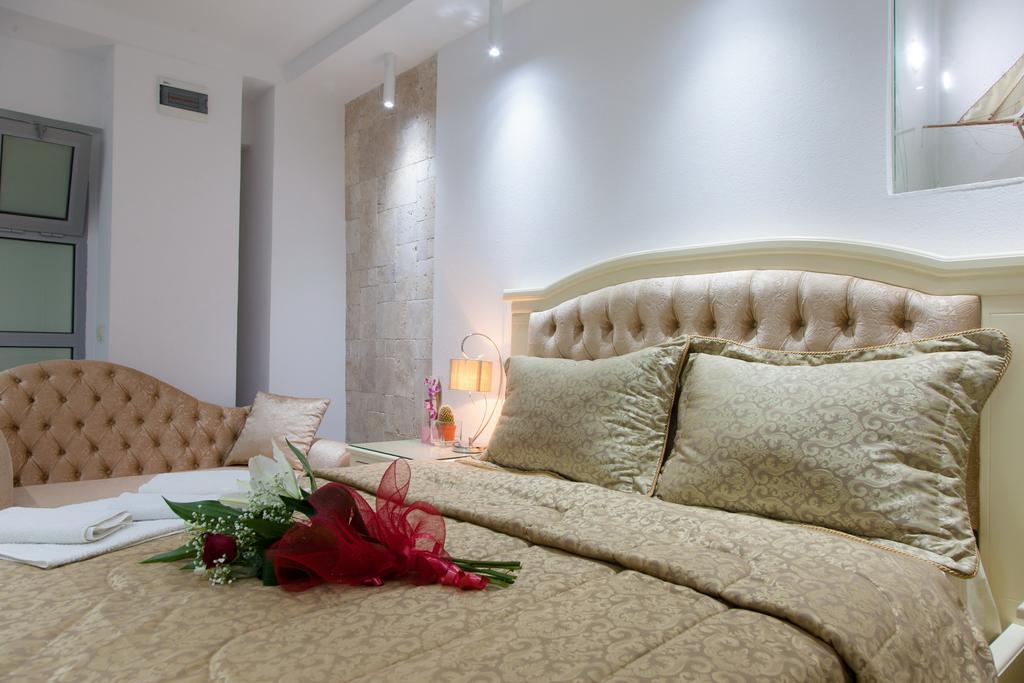 Hotel Senator Ulcinj Buitenkant foto
