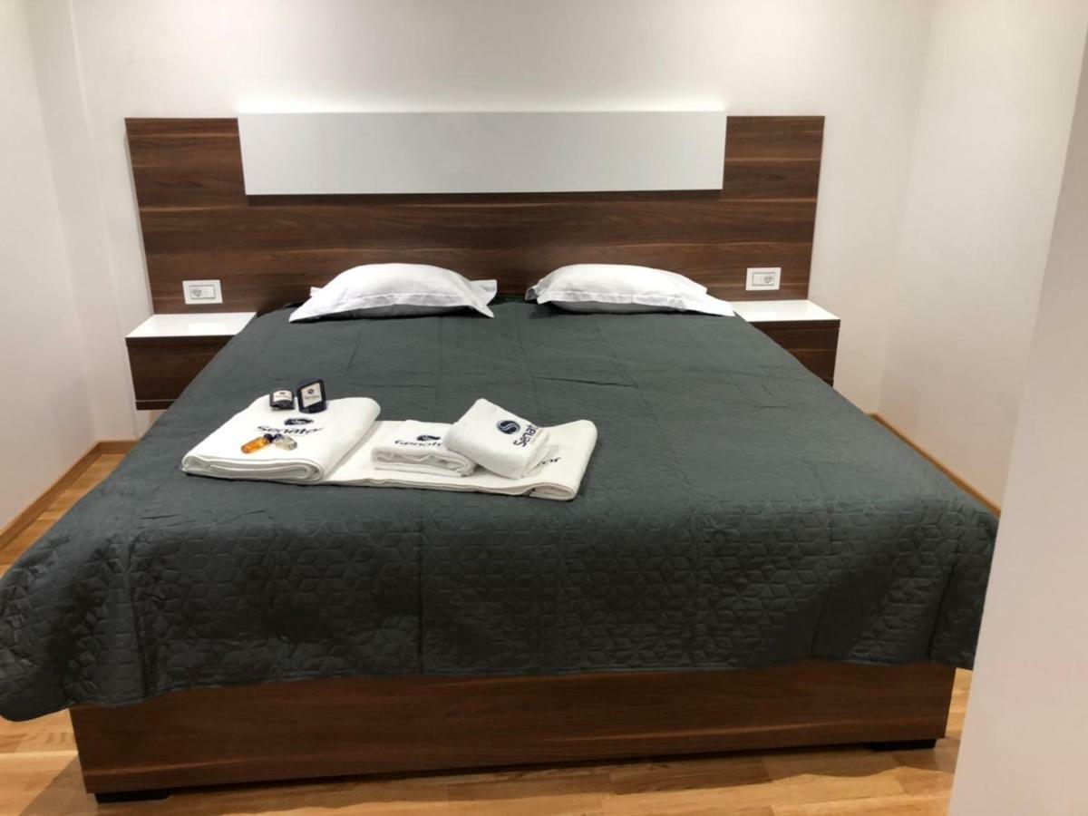 Hotel Senator Ulcinj Buitenkant foto